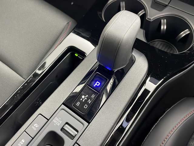 トヨタ プリウス Z 道央・札幌 2023(令5)年 2万km アティチュードブラックマイカ ・4WD/・純正ディスプレイオーディオ&TV&BT&Miracast　/・全方位カメラ/・サンルーフ/・パワーバックドア/・アダプティブクルーズコントロール　/・トヨタセーフティーセンス　/・デジタルインナーミラー /・運転席パワーシート/・前席ベンチレーション/・前席シートヒーター /・ステアリングヒーター/・ビルトインETC2.0/・置くだけ充電　　/・LEDヘッドライト/・オートライト/・オートハイビーム/・純正フォグ/・スマートキー