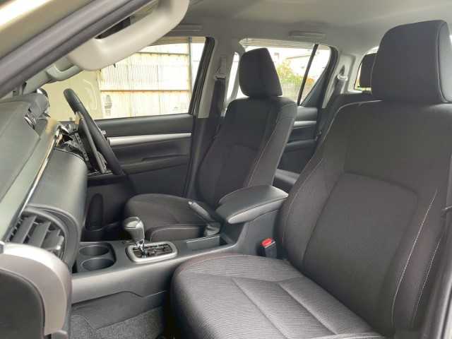 トヨタ ハイラックス Z 道北・旭川 2021(令3)年 4.3万km オキサイドブロンズM USトヨタ タコマルックグリル（社外）/リフトアップキット（社外）/ATOTOディスプレイオーディオ（社外）/バックカメラ/社外ベッドライナー（MAX LINER）/マッドフラップ（社外）/リアデフロック/プリクラッシュセーフティ/LDA/DAC/ETC/クルーズコントロール/アイドリングストップ/コーナーセンサー/4WD(切替）/フォグランプ（フロント、リア）/電格ミラー/17AW RAYS M9+（社外）/ダンロップ　グラントレックR/T 01（社外）/ GRフロントバンパ-（純正）/フェンダートリム（純正）/フロントカメラ＋モニターセット（社外）/社外パーツ取付有