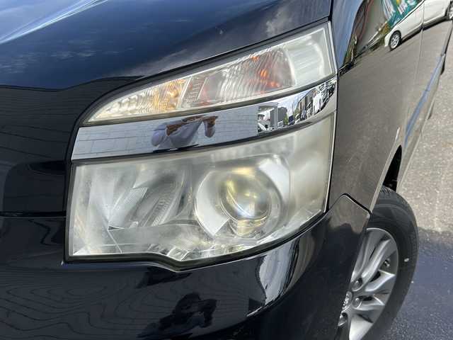 トヨタ ヴォクシー ZS 煌Ⅲ 秋田県 2013(平25)年 8.1万km ブラック ・４WD/・寒冷地仕様/・プッシュスタート/・両側パワースライドドア/・ETC/・HID/・三列シート/・スマートキー/・ドアバイザー/・AAC/・ハーフレザーシート/・前方ドライブレコーダー/・オートライト