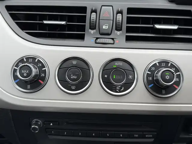 ＢＭＷ Ｚ４ sDrive23i 静岡県 2010(平22)年 3.5万km サファイアブラックP 純正ナビ/(CD/AM/FM/AUX/フルセグ)/速度警告/キーレスキー/ETC/ドライブレコーダー/フロアマット/純正17インチアルミホイール/保証書/取扱説明書/スペアキー
