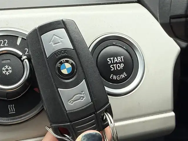 ＢＭＷ Ｚ４ sDrive23i 静岡県 2010(平22)年 3.5万km サファイアブラックP 純正ナビ/(CD/AM/FM/AUX/フルセグ)/速度警告/キーレスキー/ETC/ドライブレコーダー/フロアマット/純正17インチアルミホイール/保証書/取扱説明書/スペアキー