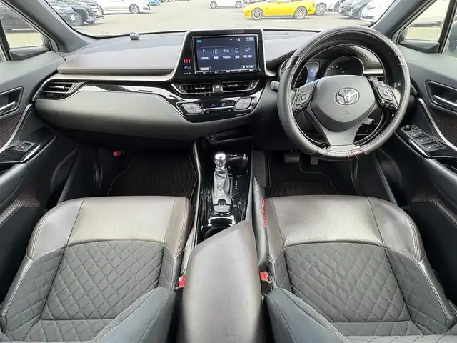 トヨタ Ｃ－ＨＲ G LEDエディション 大分県 2018(平30)年 9.1万km ホワイトパールクリスタルシャイン ・純正ナビ(CD/DVD/BT/USB/HDMI)/・バックモニター/・フルセグテレビ/・プリクラッシュセーフティ/・ブラインドスポットモニター/・コーナーセンサー/・レーダークルーズコントロール/・ETC 2.0/・ドライブレコーダー/・シートヒーター/・純正アルミホイール/・スマートキー&プッシュスタートボタン