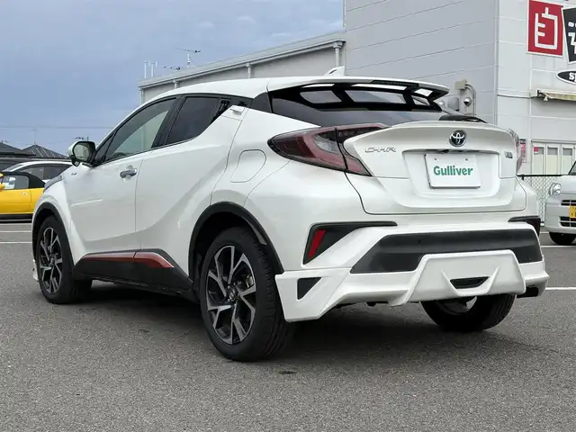 トヨタ Ｃ－ＨＲ G LEDエディション 大分県 2018(平30)年 9.1万km ホワイトパールクリスタルシャイン ・純正ナビ(CD/DVD/BT/USB/HDMI)/・バックモニター/・フルセグテレビ/・プリクラッシュセーフティ/・ブラインドスポットモニター/・コーナーセンサー/・レーダークルーズコントロール/・ETC 2.0/・ドライブレコーダー/・シートヒーター/・純正アルミホイール/・スマートキー&プッシュスタートボタン