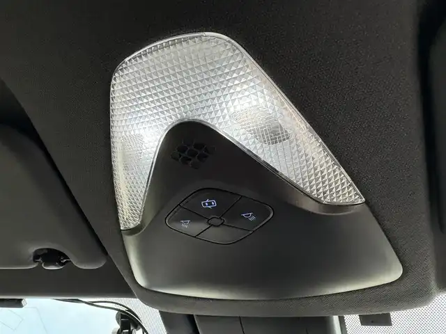 トヨタ Ｃ－ＨＲ G LEDエディション 大分県 2018(平30)年 9.1万km ホワイトパールクリスタルシャイン ・純正ナビ(CD/DVD/BT/USB/HDMI)/・バックモニター/・フルセグテレビ/・プリクラッシュセーフティ/・ブラインドスポットモニター/・コーナーセンサー/・レーダークルーズコントロール/・ETC 2.0/・ドライブレコーダー/・シートヒーター/・純正アルミホイール/・スマートキー&プッシュスタートボタン