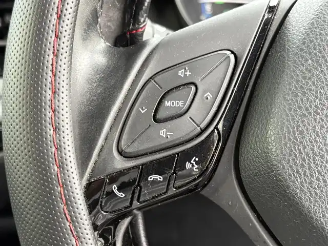 トヨタ Ｃ－ＨＲ G LEDエディション 大分県 2018(平30)年 9.1万km ホワイトパールクリスタルシャイン ・純正ナビ(CD/DVD/BT/USB/HDMI)/・バックモニター/・フルセグテレビ/・プリクラッシュセーフティ/・ブラインドスポットモニター/・コーナーセンサー/・レーダークルーズコントロール/・ETC 2.0/・ドライブレコーダー/・シートヒーター/・純正アルミホイール/・スマートキー&プッシュスタートボタン