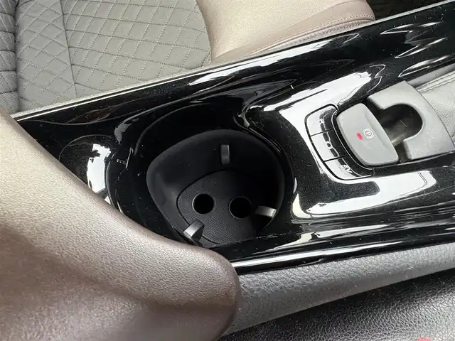 トヨタ Ｃ－ＨＲ G LEDエディション 大分県 2018(平30)年 9.1万km ホワイトパールクリスタルシャイン ・純正ナビ(CD/DVD/BT/USB/HDMI)/・バックモニター/・フルセグテレビ/・プリクラッシュセーフティ/・ブラインドスポットモニター/・コーナーセンサー/・レーダークルーズコントロール/・ETC 2.0/・ドライブレコーダー/・シートヒーター/・純正アルミホイール/・スマートキー&プッシュスタートボタン