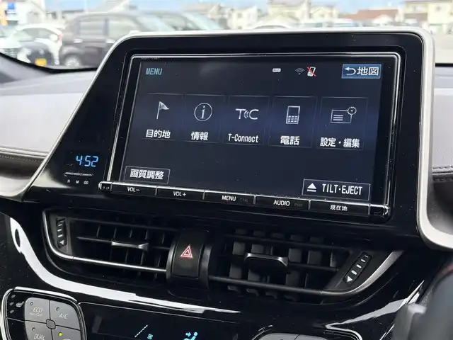トヨタ Ｃ－ＨＲ G LEDエディション 大分県 2018(平30)年 9.1万km ホワイトパールクリスタルシャイン ・純正ナビ(CD/DVD/BT/USB/HDMI)/・バックモニター/・フルセグテレビ/・プリクラッシュセーフティ/・ブラインドスポットモニター/・コーナーセンサー/・レーダークルーズコントロール/・ETC 2.0/・ドライブレコーダー/・シートヒーター/・純正アルミホイール/・スマートキー&プッシュスタートボタン