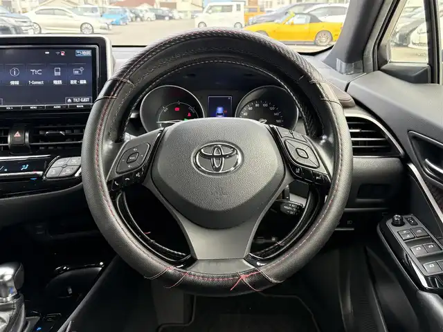 トヨタ Ｃ－ＨＲ G LEDエディション 大分県 2018(平30)年 9.1万km ホワイトパールクリスタルシャイン ・純正ナビ(CD/DVD/BT/USB/HDMI)/・バックモニター/・フルセグテレビ/・プリクラッシュセーフティ/・ブラインドスポットモニター/・コーナーセンサー/・レーダークルーズコントロール/・ETC 2.0/・ドライブレコーダー/・シートヒーター/・純正アルミホイール/・スマートキー&プッシュスタートボタン