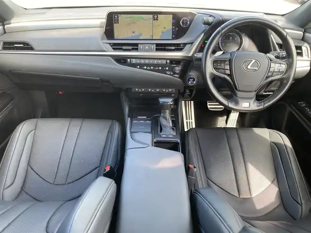 レクサス ＥＳ 300h Fスポーツ 島根県 2020(令2)年 6.9万km プラチナムシルバーメタリック メーカーOPナビ(CD/DVD/BT/フルセグ)/サンルーフ/バックカメラ/プリクラッシュセーフティー/レーントレーシングアシスト/ブラインドスポットモニター/パーキングサポートアラート/レーダークルーズコントロール/前席パワーシート/前席シートヒーター /前席シートベンチレーション/運転席シートメモリー/ステアリングヒーター/オートハイビーム/オートライト/前方ドライブレコーダー/ビルトインETC2.0/パドルシフト/リヤサンシェード/純正フロアマット