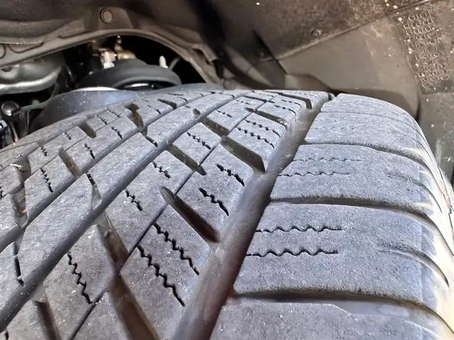 トヨタ ランドクルーザー ２５０ VX 宮城県 2025(令7)年 2.3万km プラチナホワイトパールマイカ 丸目1眼LEDヘッドライト/ルーフレール/モデリスタパッケージ/・フロントバンパーガード/・フロントアンダーカバー/・リヤバンパーガーニッシュ/モデリスタシグネチャーイルミブレード/ワンオーナー/純正12.3インチディスプレイオーディオナビ/・フルセグ/・HDMI入力/・パイオニアプレミアムサウンドシステム/・AppleCarPlay/ＡｎｄｒｏｉｄＡuto/・ＡＭ/FMチューナー/・ＵＳＢ入力/パノラマミックビューモニター/セーフティセンス/・プリクラッシュセーフティ/・レーダークルーズコントロール/・レーンディパーチャーアラート/・オートマチックハイビーム/・ドライバー異常検知対応システム/・プロアクティブドライビングアシスト/・発進遅れ告知機能/・レーントレーシングアシスト/・ロードサインアシスト/デジタルインナーミラー/ドライブレコーダー/黒革シート【ベンチレーション】/パワーシート/スペアタイヤ/保証書