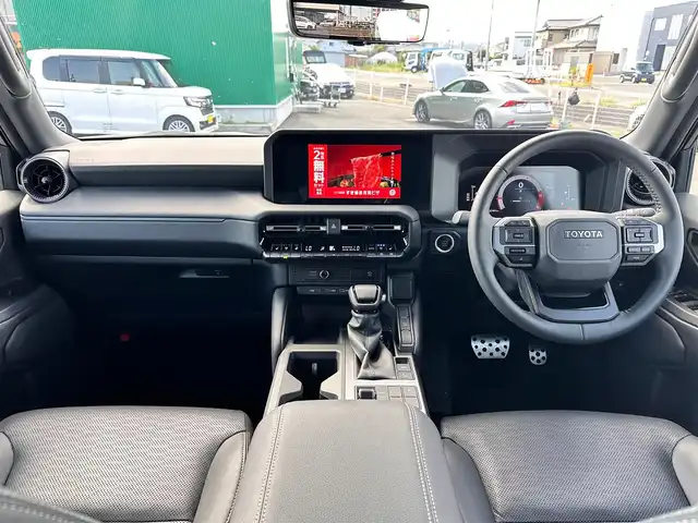 トヨタ ランドクルーザー ２５０ VX 宮城県 2025(令7)年 2.3万km プラチナホワイトパールマイカ 丸目1眼LEDヘッドライト/ルーフレール/モデリスタパッケージ/・フロントバンパーガード/・フロントアンダーカバー/・リヤバンパーガーニッシュ/モデリスタシグネチャーイルミブレード/ワンオーナー/純正12.3インチディスプレイオーディオナビ/・フルセグ/・HDMI入力/・パイオニアプレミアムサウンドシステム/・AppleCarPlay/ＡｎｄｒｏｉｄＡuto/・ＡＭ/FMチューナー/・ＵＳＢ入力/パノラマミックビューモニター/セーフティセンス/・プリクラッシュセーフティ/・レーダークルーズコントロール/・レーンディパーチャーアラート/・オートマチックハイビーム/・ドライバー異常検知対応システム/・プロアクティブドライビングアシスト/・発進遅れ告知機能/・レーントレーシングアシスト/・ロードサインアシスト/デジタルインナーミラー/ドライブレコーダー/黒革シート【ベンチレーション】/パワーシート/スペアタイヤ/保証書