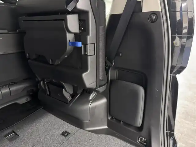 日産 セレナ ハイウェイスターVセレクションⅡ 三重県 2018(平30)年 1.9万km ダイヤモンドブラック S-HYBRID/FF/インパネCVT/純正 9インチナビ MM518D-L/（iPod/SD/FM/AM/TV/USB/Bluetooth/CD/DVD/Blu-ray/MUSIC STOCKER/HDMI/ドラレコ/AUX）/・純正 11インチ 後席モニター/インテリジェント アラウンドビューモニター（移動物検知機能付）*1/両側 ハンズフリーオートスライドドア/ドライブレコーダー 前方/ビルトイン ETC/安全/【OP】セーフティパックA/・踏み間違い衝突防止アシスト*/・インテリジェント パーキングアシスト*/・標識検知機能*/・インテリジェント DA（ふらつき警報）*/・フロント & バックソナー*/・LDW（車線逸脱警報）/・エマージェンシーブレーキ/装備/・定速クルーズコントロール/・前後 オートエアコン/・オートライト/・LEDヘッドライト/・フロントフォグライト/・ハイビームアシスト/・ヒーター付ドアミラー*1/・ステアリングスイッチ*1/・純正16inAW/・プッシュスタート/・保/取/ナビ取/・スマートキーx2/など/*1…セーフティパックAの装備