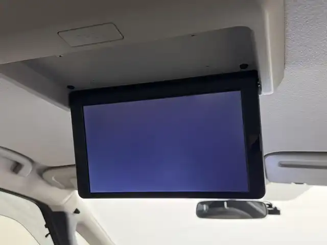 日産 セレナ ハイウェイスターVセレクションⅡ 三重県 2018(平30)年 1.9万km ダイヤモンドブラック S-HYBRID/FF/インパネCVT/純正 9インチナビ MM518D-L/（iPod/SD/FM/AM/TV/USB/Bluetooth/CD/DVD/Blu-ray/MUSIC STOCKER/HDMI/ドラレコ/AUX）/・純正 11インチ 後席モニター/インテリジェント アラウンドビューモニター（移動物検知機能付）*1/両側 ハンズフリーオートスライドドア/ドライブレコーダー 前方/ビルトイン ETC/安全/【OP】セーフティパックA/・踏み間違い衝突防止アシスト*/・インテリジェント パーキングアシスト*/・標識検知機能*/・インテリジェント DA（ふらつき警報）*/・フロント & バックソナー*/・LDW（車線逸脱警報）/・エマージェンシーブレーキ/装備/・定速クルーズコントロール/・前後 オートエアコン/・オートライト/・LEDヘッドライト/・フロントフォグライト/・ハイビームアシスト/・ヒーター付ドアミラー*1/・ステアリングスイッチ*1/・純正16inAW/・プッシュスタート/・保/取/ナビ取/・スマートキーx2/など/*1…セーフティパックAの装備