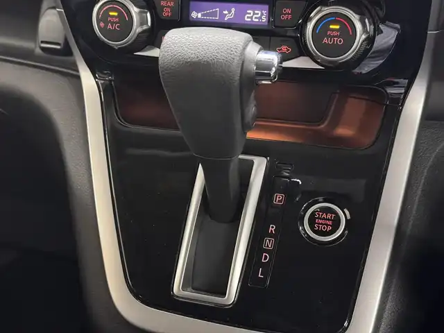 日産 セレナ ハイウェイスターVセレクションⅡ 三重県 2018(平30)年 1.9万km ダイヤモンドブラック S-HYBRID/FF/インパネCVT/純正 9インチナビ MM518D-L/（iPod/SD/FM/AM/TV/USB/Bluetooth/CD/DVD/Blu-ray/MUSIC STOCKER/HDMI/ドラレコ/AUX）/・純正 11インチ 後席モニター/インテリジェント アラウンドビューモニター（移動物検知機能付）*1/両側 ハンズフリーオートスライドドア/ドライブレコーダー 前方/ビルトイン ETC/安全/【OP】セーフティパックA/・踏み間違い衝突防止アシスト*/・インテリジェント パーキングアシスト*/・標識検知機能*/・インテリジェント DA（ふらつき警報）*/・フロント & バックソナー*/・LDW（車線逸脱警報）/・エマージェンシーブレーキ/装備/・定速クルーズコントロール/・前後 オートエアコン/・オートライト/・LEDヘッドライト/・フロントフォグライト/・ハイビームアシスト/・ヒーター付ドアミラー*1/・ステアリングスイッチ*1/・純正16inAW/・プッシュスタート/・保/取/ナビ取/・スマートキーx2/など/*1…セーフティパックAの装備