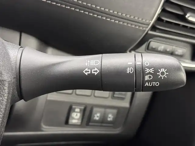 日産 セレナ ハイウェイスターVセレクションⅡ 三重県 2018(平30)年 1.9万km ダイヤモンドブラック S-HYBRID/FF/インパネCVT/純正 9インチナビ MM518D-L/（iPod/SD/FM/AM/TV/USB/Bluetooth/CD/DVD/Blu-ray/MUSIC STOCKER/HDMI/ドラレコ/AUX）/・純正 11インチ 後席モニター/インテリジェント アラウンドビューモニター（移動物検知機能付）*1/両側 ハンズフリーオートスライドドア/ドライブレコーダー 前方/ビルトイン ETC/安全/【OP】セーフティパックA/・踏み間違い衝突防止アシスト*/・インテリジェント パーキングアシスト*/・標識検知機能*/・インテリジェント DA（ふらつき警報）*/・フロント & バックソナー*/・LDW（車線逸脱警報）/・エマージェンシーブレーキ/装備/・定速クルーズコントロール/・前後 オートエアコン/・オートライト/・LEDヘッドライト/・フロントフォグライト/・ハイビームアシスト/・ヒーター付ドアミラー*1/・ステアリングスイッチ*1/・純正16inAW/・プッシュスタート/・保/取/ナビ取/・スマートキーx2/など/*1…セーフティパックAの装備