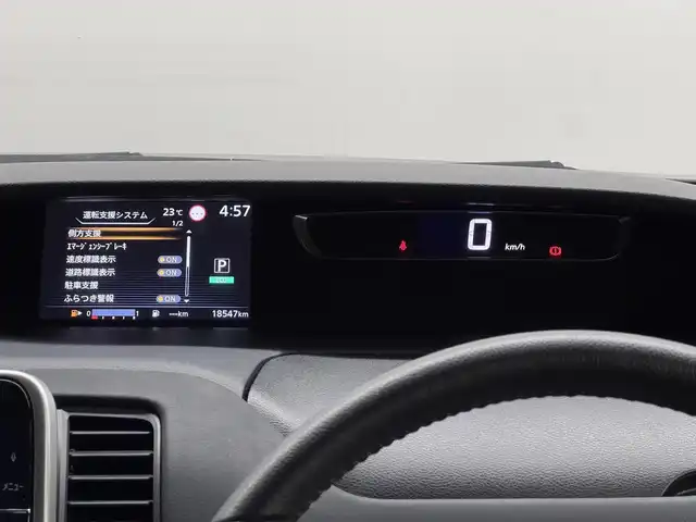 日産 セレナ ハイウェイスターVセレクションⅡ 三重県 2018(平30)年 1.9万km ダイヤモンドブラック S-HYBRID/FF/インパネCVT/純正 9インチナビ MM518D-L/（iPod/SD/FM/AM/TV/USB/Bluetooth/CD/DVD/Blu-ray/MUSIC STOCKER/HDMI/ドラレコ/AUX）/・純正 11インチ 後席モニター/インテリジェント アラウンドビューモニター（移動物検知機能付）*1/両側 ハンズフリーオートスライドドア/ドライブレコーダー 前方/ビルトイン ETC/安全/【OP】セーフティパックA/・踏み間違い衝突防止アシスト*/・インテリジェント パーキングアシスト*/・標識検知機能*/・インテリジェント DA（ふらつき警報）*/・フロント & バックソナー*/・LDW（車線逸脱警報）/・エマージェンシーブレーキ/装備/・定速クルーズコントロール/・前後 オートエアコン/・オートライト/・LEDヘッドライト/・フロントフォグライト/・ハイビームアシスト/・ヒーター付ドアミラー*1/・ステアリングスイッチ*1/・純正16inAW/・プッシュスタート/・保/取/ナビ取/・スマートキーx2/など/*1…セーフティパックAの装備
