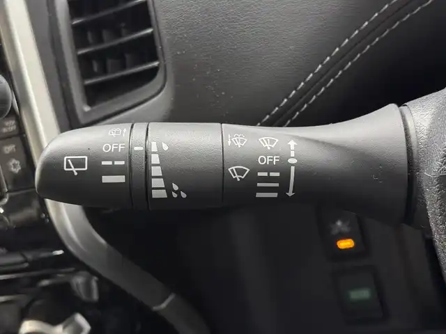 日産 セレナ ハイウェイスターVセレクションⅡ 三重県 2018(平30)年 1.9万km ダイヤモンドブラック S-HYBRID/FF/インパネCVT/純正 9インチナビ MM518D-L/（iPod/SD/FM/AM/TV/USB/Bluetooth/CD/DVD/Blu-ray/MUSIC STOCKER/HDMI/ドラレコ/AUX）/・純正 11インチ 後席モニター/インテリジェント アラウンドビューモニター（移動物検知機能付）*1/両側 ハンズフリーオートスライドドア/ドライブレコーダー 前方/ビルトイン ETC/安全/【OP】セーフティパックA/・踏み間違い衝突防止アシスト*/・インテリジェント パーキングアシスト*/・標識検知機能*/・インテリジェント DA（ふらつき警報）*/・フロント & バックソナー*/・LDW（車線逸脱警報）/・エマージェンシーブレーキ/装備/・定速クルーズコントロール/・前後 オートエアコン/・オートライト/・LEDヘッドライト/・フロントフォグライト/・ハイビームアシスト/・ヒーター付ドアミラー*1/・ステアリングスイッチ*1/・純正16inAW/・プッシュスタート/・保/取/ナビ取/・スマートキーx2/など/*1…セーフティパックAの装備