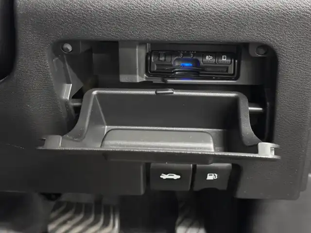 日産 セレナ ハイウェイスターVセレクションⅡ 三重県 2018(平30)年 1.9万km ダイヤモンドブラック S-HYBRID/FF/インパネCVT/純正 9インチナビ MM518D-L/（iPod/SD/FM/AM/TV/USB/Bluetooth/CD/DVD/Blu-ray/MUSIC STOCKER/HDMI/ドラレコ/AUX）/・純正 11インチ 後席モニター/インテリジェント アラウンドビューモニター（移動物検知機能付）*1/両側 ハンズフリーオートスライドドア/ドライブレコーダー 前方/ビルトイン ETC/安全/【OP】セーフティパックA/・踏み間違い衝突防止アシスト*/・インテリジェント パーキングアシスト*/・標識検知機能*/・インテリジェント DA（ふらつき警報）*/・フロント & バックソナー*/・LDW（車線逸脱警報）/・エマージェンシーブレーキ/装備/・定速クルーズコントロール/・前後 オートエアコン/・オートライト/・LEDヘッドライト/・フロントフォグライト/・ハイビームアシスト/・ヒーター付ドアミラー*1/・ステアリングスイッチ*1/・純正16inAW/・プッシュスタート/・保/取/ナビ取/・スマートキーx2/など/*1…セーフティパックAの装備