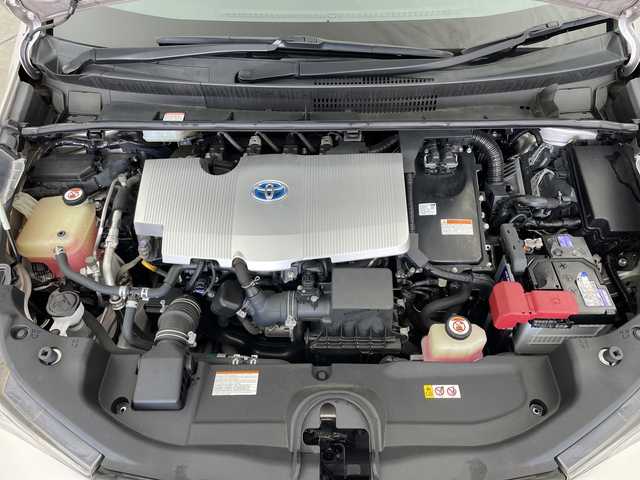 トヨタ プリウス Sセーフティプラス 三重県 2018(平30)年 6万km スティールブロンドM /禁煙車//純正ナビ（Bluetooth接続/AM/FM/フルセグTV/CD/CDチェンジャー/AUX/SD）//バックカメラ//ETC//前後コーナーセンサー//レーンキープアシスト//パーキングアシスト//純正フロアマット//スマートキー//パーキングアシスト//オートマチックハイビーム//衝突被害軽減システム//横滑り防止装置