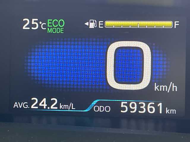 トヨタ プリウス Sセーフティプラス 三重県 2018(平30)年 6万km スティールブロンドM /禁煙車//純正ナビ（Bluetooth接続/AM/FM/フルセグTV/CD/CDチェンジャー/AUX/SD）//バックカメラ//ETC//前後コーナーセンサー//レーンキープアシスト//パーキングアシスト//純正フロアマット//スマートキー//パーキングアシスト//オートマチックハイビーム//衝突被害軽減システム//横滑り防止装置