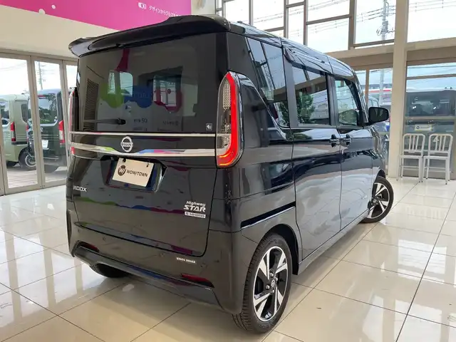 日産 ルークス ハイウェイスター Gターボ 埼玉県 2022(令4)年 2.9万km ブラック 純正9インチメモリナビ/　　BT/フルセグ/アラウンドビューモニター/左側パワースライドドア/LEDオートライト/純正15インチアルミホイール/ステアリングスイッチ/アイドリングストップ/純正ETC/禁煙車