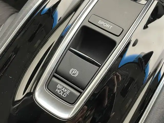 ホンダ ヴェゼル ハイブリッド Z ホンダセンシング 滋賀県 2020(令2)年 6.7万km プレミアムクリスタルレッドM 純正ナビ/バックカメラ/ETC/ハーフレザー/衝突被害軽減ブレーキ/レーダークルーズコントロール/レーンキープアシスト/オートライト/電動パーキング/オートホールド/純正アルミホイール