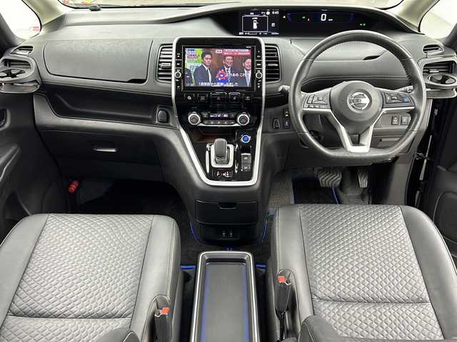 日産 セレナ e－パワー ハイウェイスター V 大阪府 2019(平31)年 2.4万km ダイヤモンドブラック 純正ナビ/・フルセグTV/・Bluetooth/・CD/DVD/・SDサーバー/純正後席フリップダウンモニター/プロパイロット/アラウンドビューモニター/レーダークルーズコントロール/エマージェンシーブレーキ/前後コーナーセンサー/車線逸脱防止/防水シート/シートヒーター/ステアリングヒーター/両側パワースライドドア/ハンズフリーパワースライドドア/ビルトインETC/LEDヘッドライト/オートライト