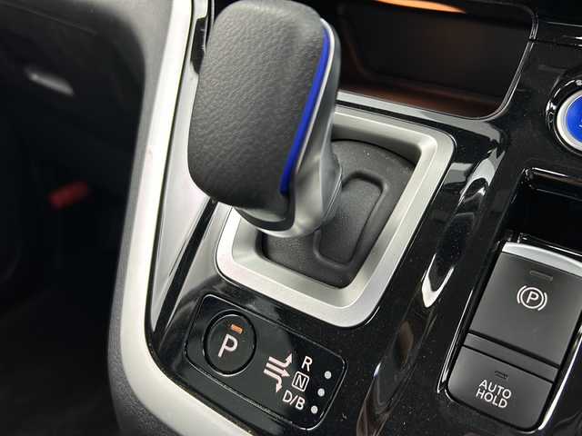 日産 セレナ e－パワー ハイウェイスター V 大阪府 2019(平31)年 2.4万km ダイヤモンドブラック 純正ナビ/・フルセグTV/・Bluetooth/・CD/DVD/・SDサーバー/純正後席フリップダウンモニター/プロパイロット/アラウンドビューモニター/レーダークルーズコントロール/エマージェンシーブレーキ/前後コーナーセンサー/車線逸脱防止/防水シート/シートヒーター/ステアリングヒーター/両側パワースライドドア/ハンズフリーパワースライドドア/ビルトインETC/LEDヘッドライト/オートライト