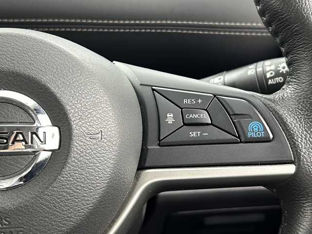 日産 セレナ e－パワー ハイウェイスター V 大阪府 2019(平31)年 2.4万km ダイヤモンドブラック 純正ナビ/・フルセグTV/・Bluetooth/・CD/DVD/・SDサーバー/純正後席フリップダウンモニター/プロパイロット/アラウンドビューモニター/レーダークルーズコントロール/エマージェンシーブレーキ/前後コーナーセンサー/車線逸脱防止/防水シート/シートヒーター/ステアリングヒーター/両側パワースライドドア/ハンズフリーパワースライドドア/ビルトインETC/LEDヘッドライト/オートライト