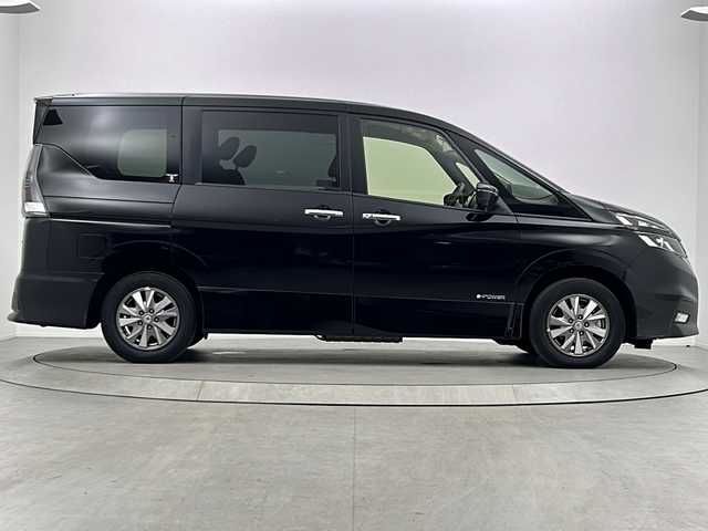 日産 セレナ e－パワー ハイウェイスター V 大阪府 2019(平31)年 2.4万km ダイヤモンドブラック 純正ナビ/・フルセグTV/・Bluetooth/・CD/DVD/・SDサーバー/純正後席フリップダウンモニター/プロパイロット/アラウンドビューモニター/レーダークルーズコントロール/エマージェンシーブレーキ/前後コーナーセンサー/車線逸脱防止/防水シート/シートヒーター/ステアリングヒーター/両側パワースライドドア/ハンズフリーパワースライドドア/ビルトインETC/LEDヘッドライト/オートライト