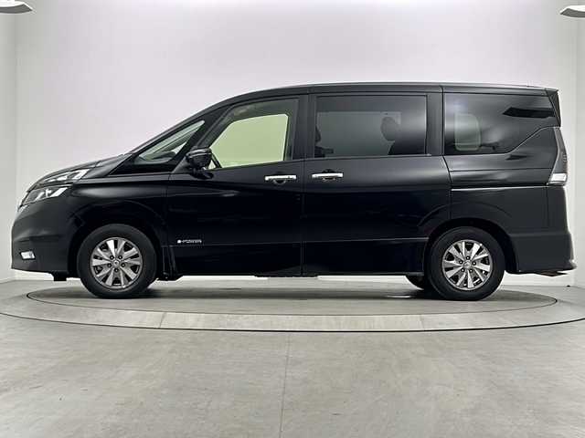 日産 セレナ e－パワー ハイウェイスター V 大阪府 2019(平31)年 2.4万km ダイヤモンドブラック 純正ナビ/・フルセグTV/・Bluetooth/・CD/DVD/・SDサーバー/純正後席フリップダウンモニター/プロパイロット/アラウンドビューモニター/レーダークルーズコントロール/エマージェンシーブレーキ/前後コーナーセンサー/車線逸脱防止/防水シート/シートヒーター/ステアリングヒーター/両側パワースライドドア/ハンズフリーパワースライドドア/ビルトインETC/LEDヘッドライト/オートライト