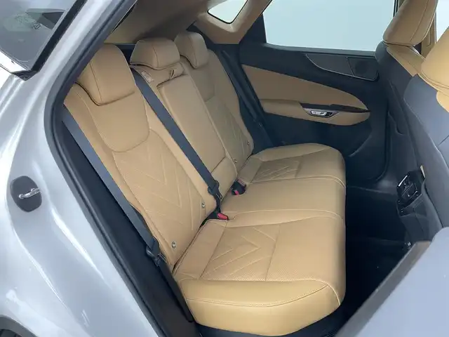 レクサス ＮＸ 350h バージョンL 岡山県 2023(令5)年 1.5万km ソニッククォーツ モデリスタエアロ（前・横・後下）/パノラマルーフ/レザーシート/純正14インチディスプレイオーディオ/　【ナビ/フルセグ/BT/Carplay】/デジタルインナーミラー/置くだけ充電/ルーフレール/100V電源/ブラインドスポットモニター/パノラミックビューモニター/追従型クルーズコントロール/オートハイビーム/三眼LEDヘッドライト（AUTO機能付き）/ビルトインETC2.0/全席シートヒーター/前席エアシート/前席パワーシート/電動リアゲート/衝突軽減ブレーキシステム/社外ドライブレコーダー（前後）　TZ-D305W/純正２０インチアルミホイール/コーナーセンサー（前後）/プッシュスタート/スマートキー×1/カードキー×1/取扱説明書