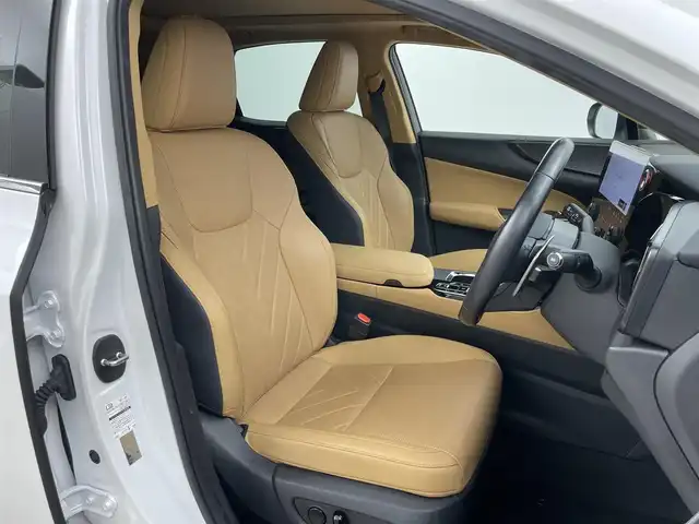 レクサス ＮＸ 350h バージョンL 岡山県 2023(令5)年 1.5万km ソニッククォーツ モデリスタエアロ（前・横・後下）/パノラマルーフ/レザーシート/純正14インチディスプレイオーディオ/　【ナビ/フルセグ/BT/Carplay】/デジタルインナーミラー/置くだけ充電/ルーフレール/100V電源/ブラインドスポットモニター/パノラミックビューモニター/追従型クルーズコントロール/オートハイビーム/三眼LEDヘッドライト（AUTO機能付き）/ビルトインETC2.0/全席シートヒーター/前席エアシート/前席パワーシート/電動リアゲート/衝突軽減ブレーキシステム/社外ドライブレコーダー（前後）　TZ-D305W/純正２０インチアルミホイール/コーナーセンサー（前後）/プッシュスタート/スマートキー×1/カードキー×1/取扱説明書