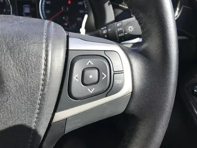 トヨタ ハリアー エレガンス 富山県 2014(平26)年 3.8万km ホワイトパールクリスタルシャイン 純正9型ナビ/フルセグTV/バックモニター/ドライブレコーダー/横滑り防止装置/LEDヘッドランプ/オートライト/革巻きステアリング/ステアリングスイッチ/ハーフレザーシート/運転席パワーシート/純正17インチアルミホイール/スマートキー/プッシュエンジンスタート/禁煙車