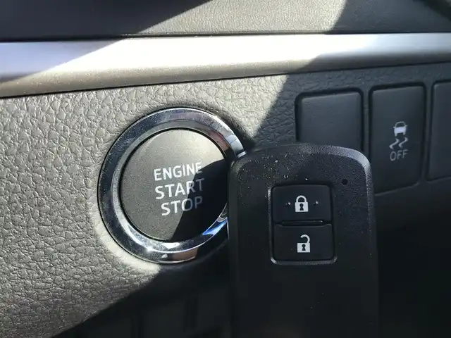 トヨタ ハリアー エレガンス 富山県 2014(平26)年 3.8万km ホワイトパールクリスタルシャイン 純正9型ナビ/フルセグTV/バックモニター/ドライブレコーダー/横滑り防止装置/LEDヘッドランプ/オートライト/革巻きステアリング/ステアリングスイッチ/ハーフレザーシート/運転席パワーシート/純正17インチアルミホイール/スマートキー/プッシュエンジンスタート/禁煙車