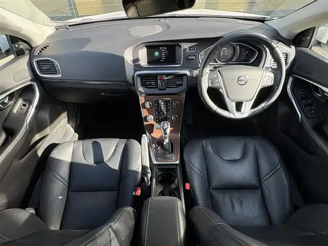 ボルボ Ｖ４０ D4 インスクリプション 石川県 2019(令1)年 5.1万km アイスホワイト 純正ナビ/バックカメラ/レザーシート/BSM/パドルシフト/シートメモリー/シートヒーター/衝突軽減/クルコン