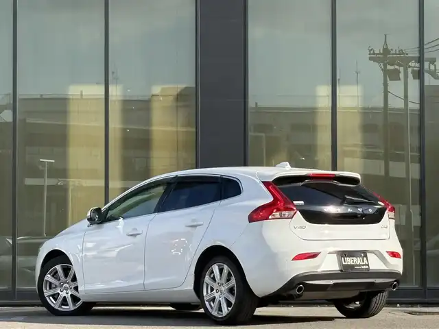 ボルボ Ｖ４０ D4 インスクリプション 石川県 2019(令1)年 5.1万km アイスホワイト 純正ナビ/バックカメラ/レザーシート/BSM/パドルシフト/シートメモリー/シートヒーター/衝突軽減/クルコン
