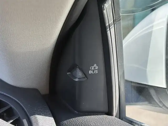 ボルボ Ｖ４０ D4 インスクリプション 石川県 2019(令1)年 5.1万km アイスホワイト 純正ナビ/バックカメラ/レザーシート/BSM/パドルシフト/シートメモリー/シートヒーター/衝突軽減/クルコン