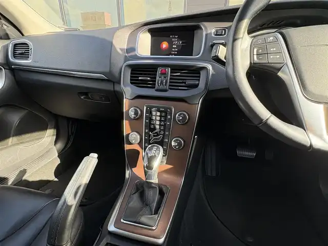 ボルボ Ｖ４０ D4 インスクリプション 石川県 2019(令1)年 5.1万km アイスホワイト 純正ナビ/バックカメラ/レザーシート/BSM/パドルシフト/シートメモリー/シートヒーター/衝突軽減/クルコン