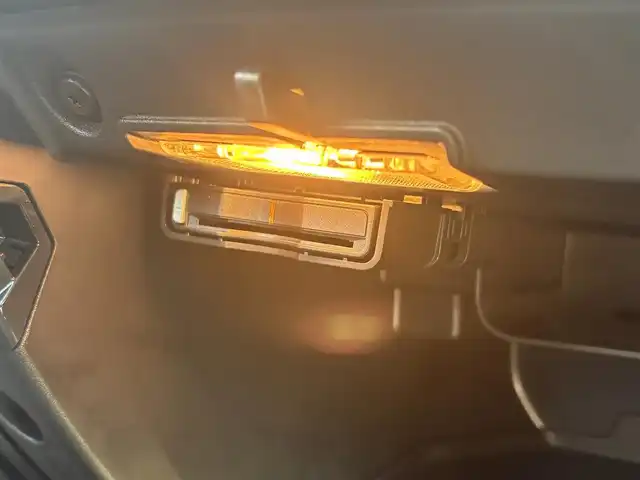 ボルボ Ｖ４０ D4 インスクリプション 石川県 2019(令1)年 5.1万km アイスホワイト 純正ナビ/バックカメラ/レザーシート/BSM/パドルシフト/シートメモリー/シートヒーター/衝突軽減/クルコン