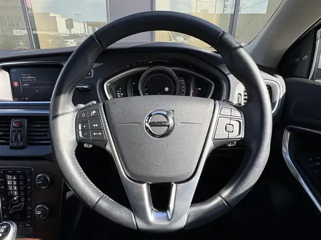 ボルボ Ｖ４０ D4 インスクリプション 石川県 2019(令1)年 5.1万km アイスホワイト 純正ナビ/バックカメラ/レザーシート/BSM/パドルシフト/シートメモリー/シートヒーター/衝突軽減/クルコン