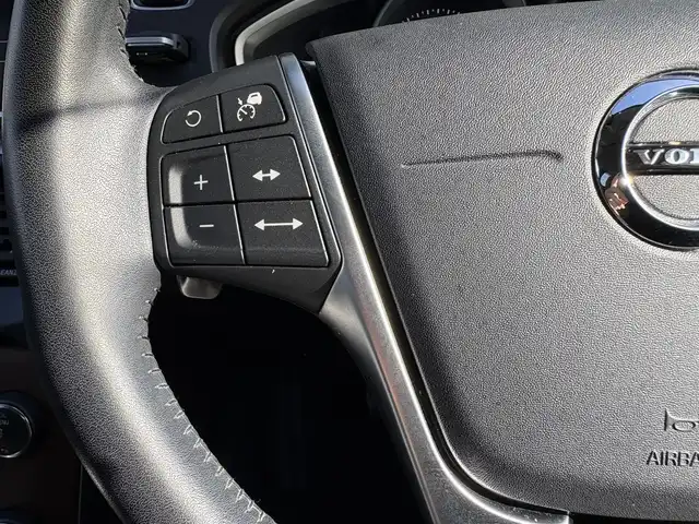 ボルボ Ｖ４０ D4 インスクリプション 石川県 2019(令1)年 5.1万km アイスホワイト 純正ナビ/バックカメラ/レザーシート/BSM/パドルシフト/シートメモリー/シートヒーター/衝突軽減/クルコン