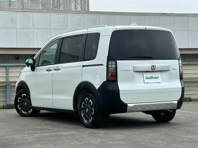ホンダ フリード ハイブリット e:HEV クロスター 静岡県 2025(令7)年 0.1千km プラチナホワイトパール 登録済み未使用車/登録時走行距離4km/ホンダセンシング/純正9インチナビ/FM/AM/Bluetooth/Apple CarPlay/Android Auto/iPod/USB/両側パワースライドドア/レーダークルーズコントロール/バックカメラ/ハーフレザーシート/シートヒーター/LEDヘッドライト/オートライト/オートハイビーム/コーナーセンサー前後/スペアキー1本