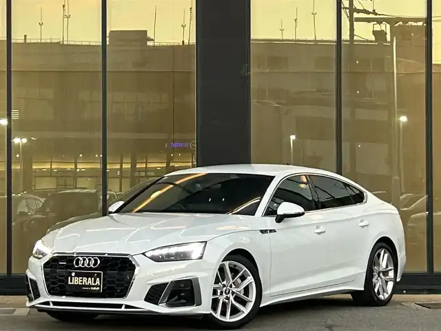アウディ Ａ５ 40TDIクワトロ Sライン 石川県 2021(令3)年 4.1万km 白 4WD/純正ナビ/　Bluetooth・AppleCarPlay・AndroidAuto/ETC2.0/全方位カメラ/前後ドライブレコーダー/アダプティブクルーズコントロール/ブラインドスポットモニター/バーチャルコックピット/シートヒーター（D+N席）/パワーシート（D+N席）/シートメモリー/パワーバックドア/アンビエントライト/アンチロック・ブレーキ・システム/衝突被害軽減システム/横滑り防止装置/前後コーナーセンサー/レーンキープアシスト/盗難防止装置/パーキングアシスト/純正アルミホイール/スマートキー