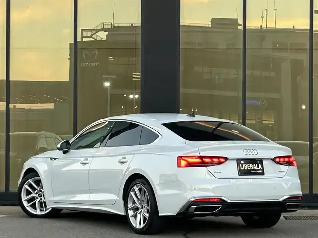 アウディ Ａ５ 40TDIクワトロ Sライン 石川県 2021(令3)年 4.1万km 白 4WD/純正ナビ/　Bluetooth・AppleCarPlay・AndroidAuto/ETC2.0/全方位カメラ/前後ドライブレコーダー/アダプティブクルーズコントロール/ブラインドスポットモニター/バーチャルコックピット/シートヒーター（D+N席）/パワーシート（D+N席）/シートメモリー/パワーバックドア/アンビエントライト/アンチロック・ブレーキ・システム/衝突被害軽減システム/横滑り防止装置/前後コーナーセンサー/レーンキープアシスト/盗難防止装置/パーキングアシスト/純正アルミホイール/スマートキー
