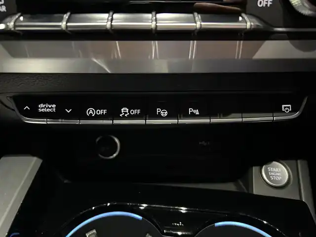 アウディ Ａ５ 40TDIクワトロ Sライン 石川県 2021(令3)年 4.1万km 白 4WD/純正ナビ/　Bluetooth・AppleCarPlay・AndroidAuto/ETC2.0/全方位カメラ/前後ドライブレコーダー/アダプティブクルーズコントロール/ブラインドスポットモニター/バーチャルコックピット/シートヒーター（D+N席）/パワーシート（D+N席）/シートメモリー/パワーバックドア/アンビエントライト/アンチロック・ブレーキ・システム/衝突被害軽減システム/横滑り防止装置/前後コーナーセンサー/レーンキープアシスト/盗難防止装置/パーキングアシスト/純正アルミホイール/スマートキー