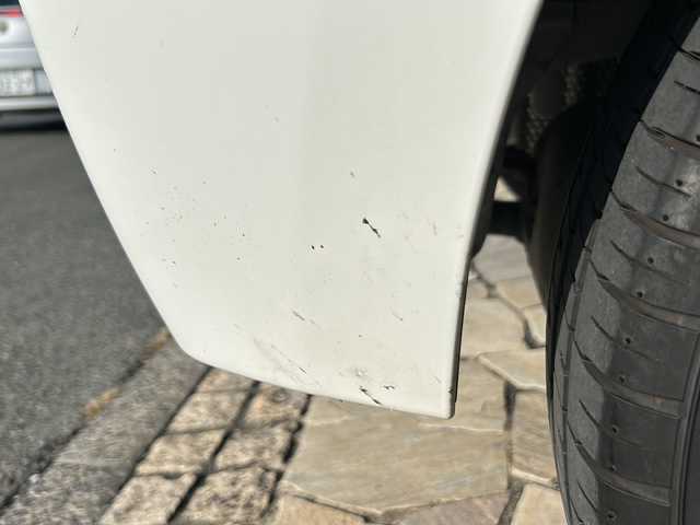 トヨタ アクア S 静岡県 2012(平24)年 12万km スーパーホワイトⅡ 純正メモリナビ/・ワンセグＴＶ/・AM/・FM/主要装備/・ETC/・純正フロアマット/・社外アルミホイール/・ハロゲンヘッドライト/・オートライト/・スマートキー/・プッシュスタート/・スマートキー1本/・オートエアコン