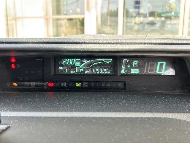 トヨタ アクア S 静岡県 2012(平24)年 12万km スーパーホワイトⅡ 純正メモリナビ/・ワンセグＴＶ/・AM/・FM/主要装備/・ETC/・純正フロアマット/・社外アルミホイール/・ハロゲンヘッドライト/・オートライト/・スマートキー/・プッシュスタート/・スマートキー1本/・オートエアコン