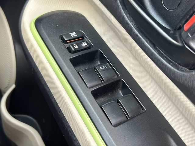 トヨタ アクア S 静岡県 2012(平24)年 12万km スーパーホワイトⅡ 純正メモリナビ/・ワンセグＴＶ/・AM/・FM/主要装備/・ETC/・純正フロアマット/・社外アルミホイール/・ハロゲンヘッドライト/・オートライト/・スマートキー/・プッシュスタート/・スマートキー1本/・オートエアコン