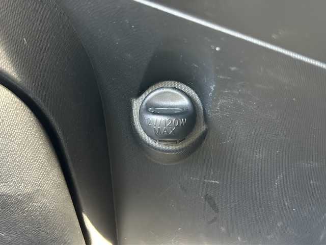 トヨタ アクア S 静岡県 2012(平24)年 12万km スーパーホワイトⅡ 純正メモリナビ/・ワンセグＴＶ/・AM/・FM/主要装備/・ETC/・純正フロアマット/・社外アルミホイール/・ハロゲンヘッドライト/・オートライト/・スマートキー/・プッシュスタート/・スマートキー1本/・オートエアコン